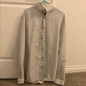 Men's Gray Button-Up Shirt